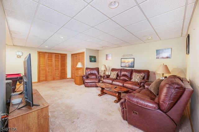 48 Sand Pond Rd, Hardyston Twp., NJ 07419