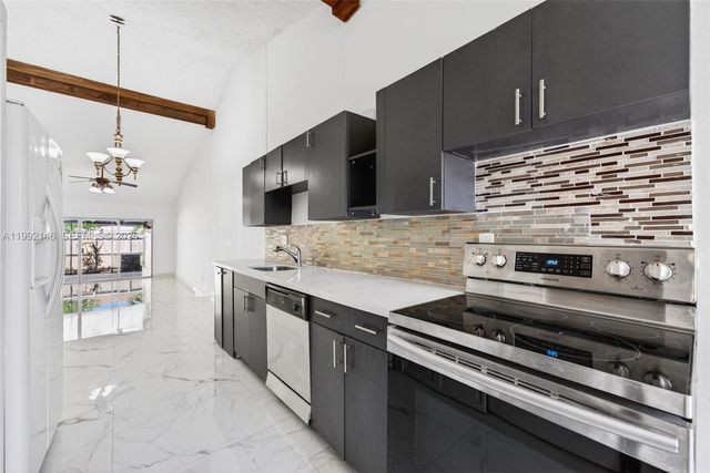 10351 Juniper Ct, Pembroke Pines, FL 33026