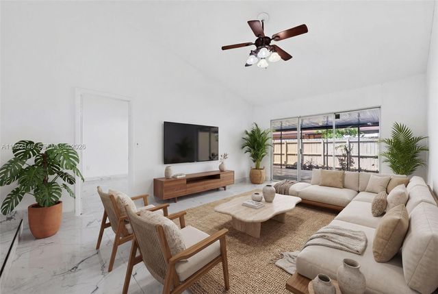 10351 Juniper Ct, Pembroke Pines, FL 33026