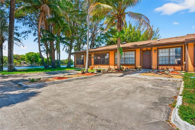 10351 Juniper Ct, Pembroke Pines, FL 33026