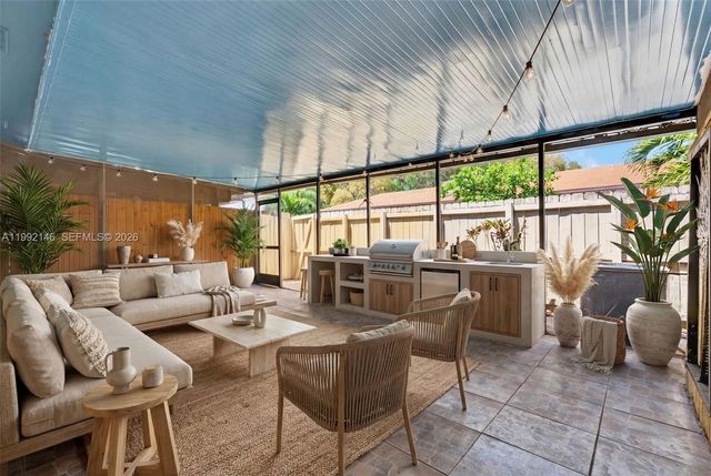 10351 Juniper Ct, Pembroke Pines, FL 33026