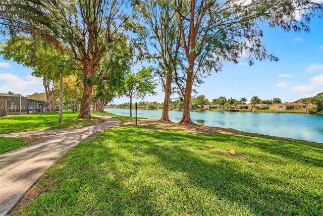 10351 Juniper Ct, Pembroke Pines, FL 33026