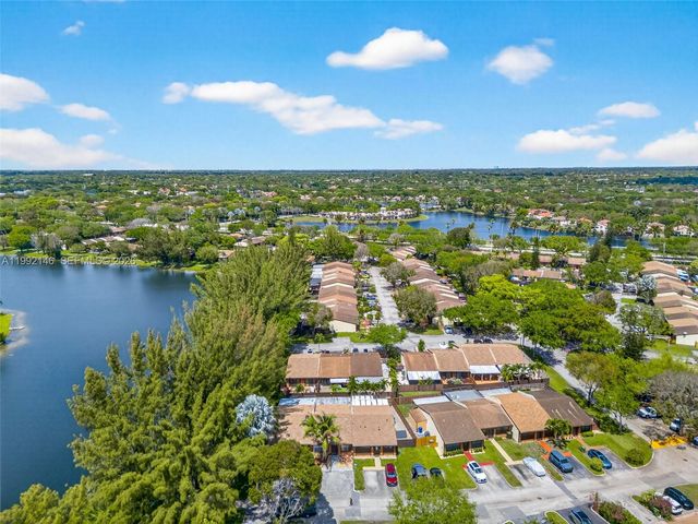 10351 Juniper Ct, Pembroke Pines, FL 33026