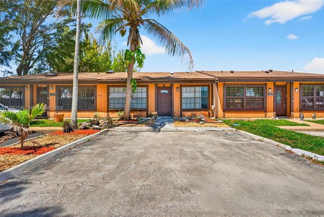 10351 Juniper Ct, Pembroke Pines, FL 33026