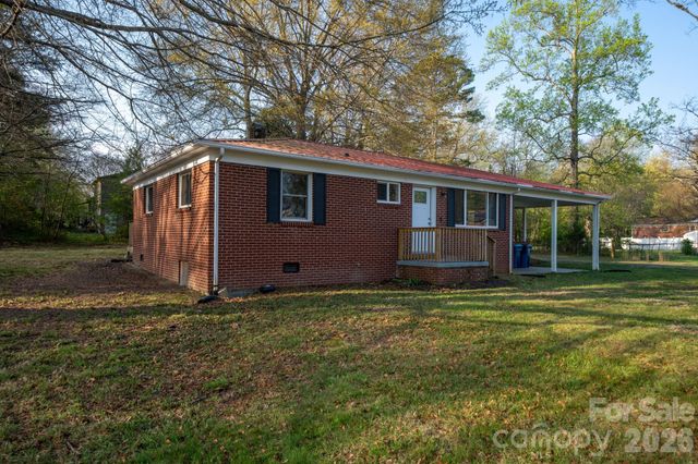 3502 1st Avenue Circle NW, Hickory, NC 28601