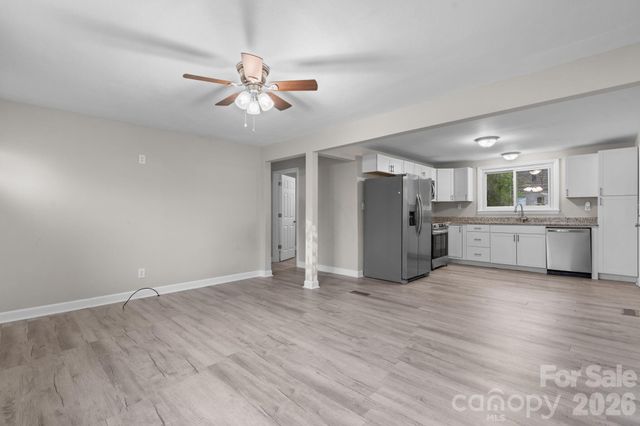 3502 1st Avenue Circle NW, Hickory, NC 28601