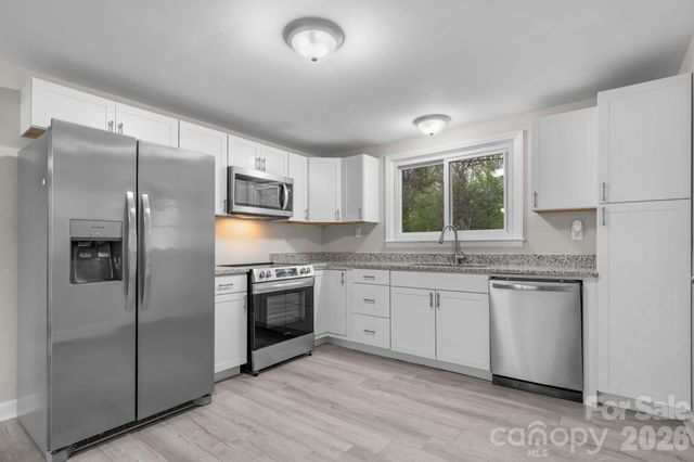 3502 1st Avenue Circle NW, Hickory, NC 28601