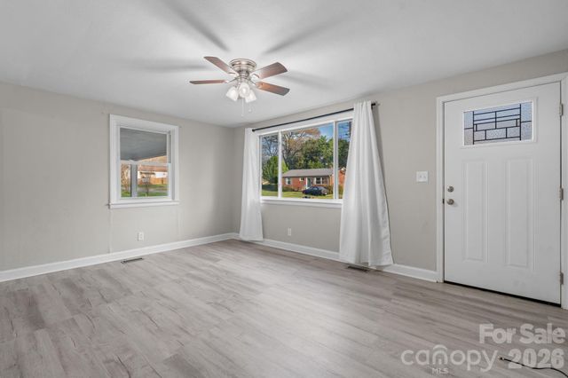 3502 1st Avenue Circle NW, Hickory, NC 28601