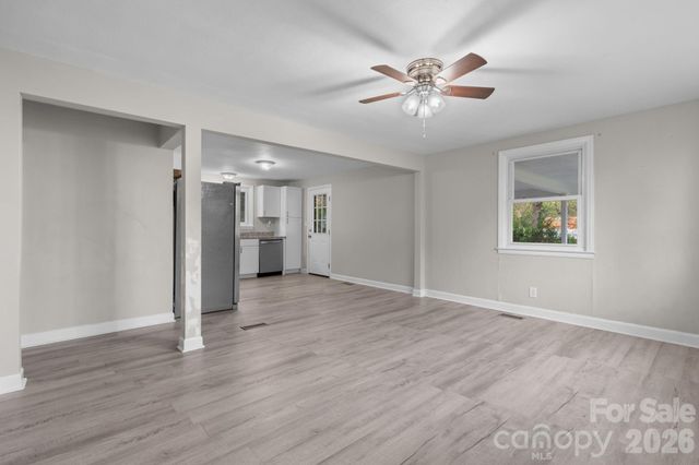 3502 1st Avenue Circle NW, Hickory, NC 28601