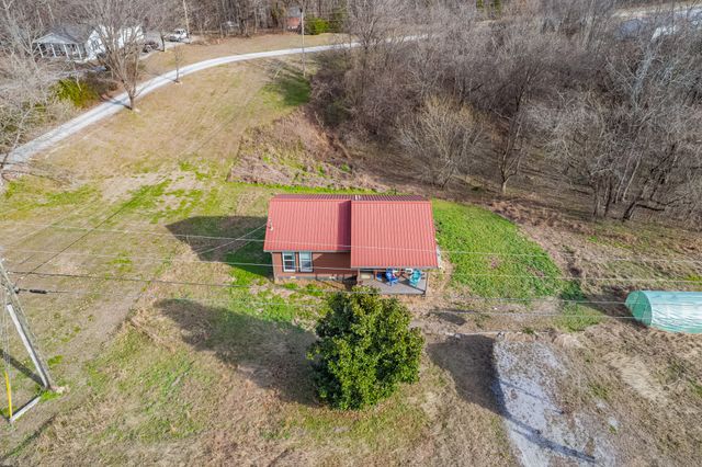2070 Garner Rd, Mount Pleasant, TN 38474