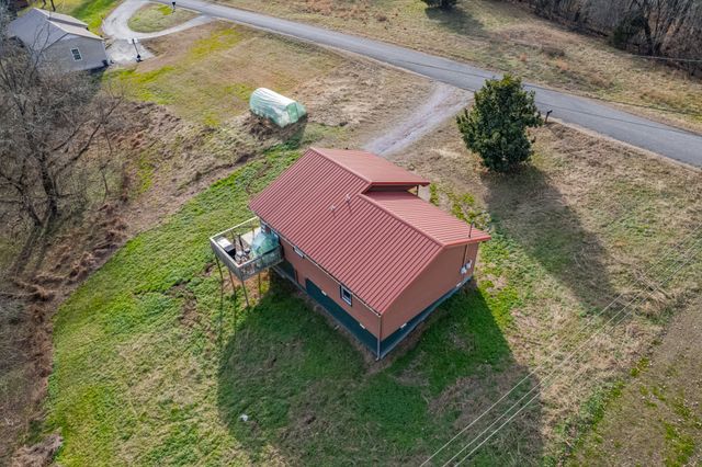 2070 Garner Rd, Mount Pleasant, TN 38474