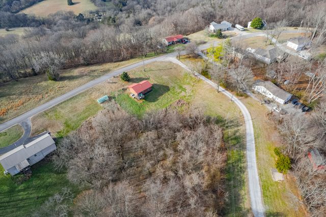 2070 Garner Rd, Mount Pleasant, TN 38474