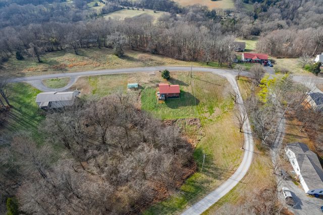 2070 Garner Rd, Mount Pleasant, TN 38474