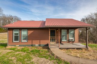 2070 Garner Rd, Mount Pleasant, TN 38474