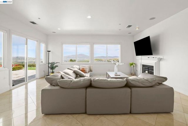 950 Winsford Ct, San Ramon, CA 94583