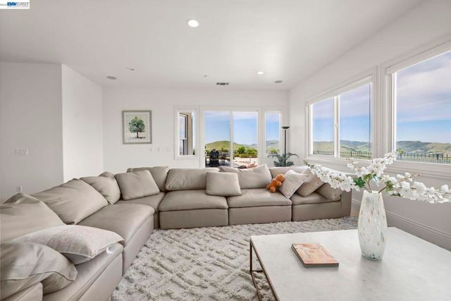 950 Winsford Ct, San Ramon, CA 94583