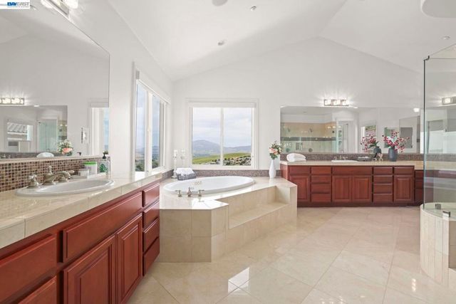 950 Winsford Ct, San Ramon, CA 94583