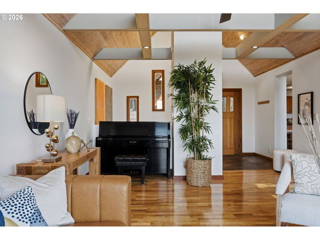 3360 Sw FAIRMOUNT Blvd, Portland, OR 97239
