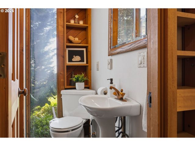 3360 Sw FAIRMOUNT Blvd, Portland, OR 97239
