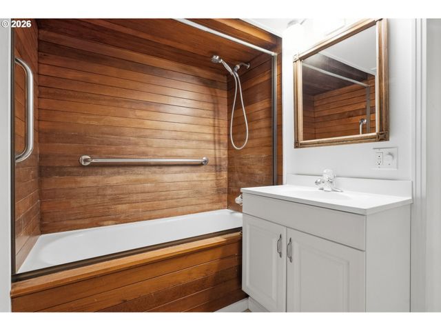 3360 Sw FAIRMOUNT Blvd, Portland, OR 97239