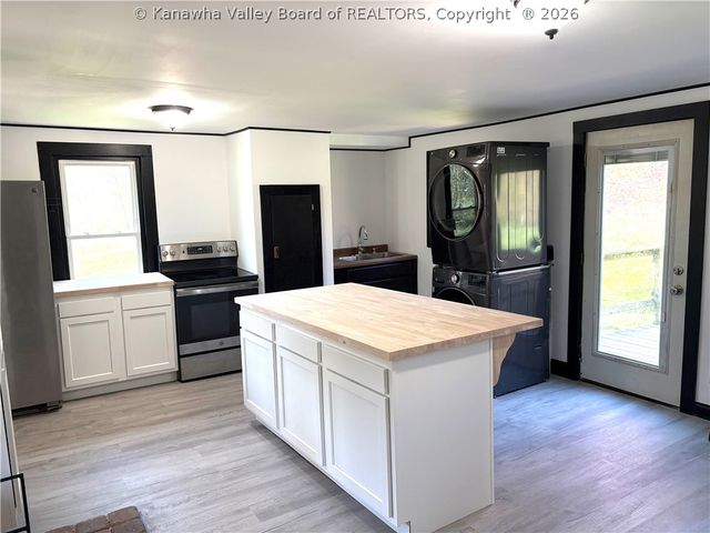 4065 Mill Creek Road, Mount Alto, WV 25264