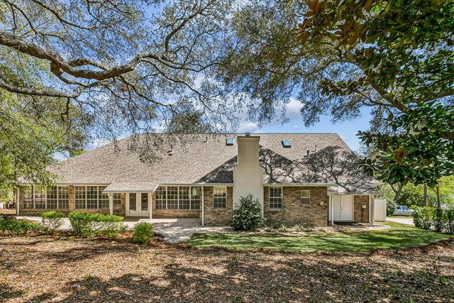 1029 Lake Way Drive, Niceville, FL 32578