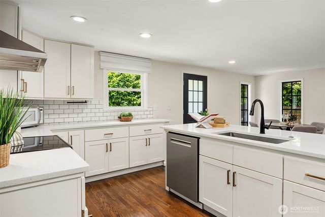 303 NW 117th Street, Seattle, WA 98177