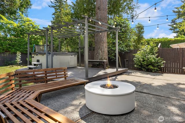 303 NW 117th Street, Seattle, WA 98177