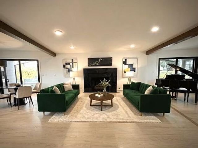 2274 S Edgewater Drive, Springfield, MO 65804