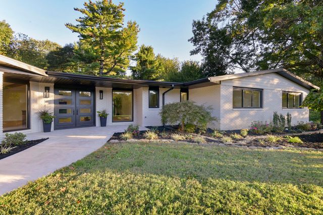 2274 S Edgewater Drive, Springfield, MO 65804