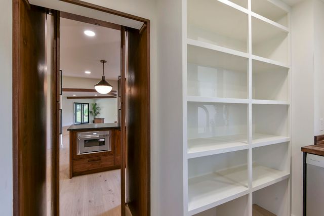 2274 S Edgewater Drive, Springfield, MO 65804