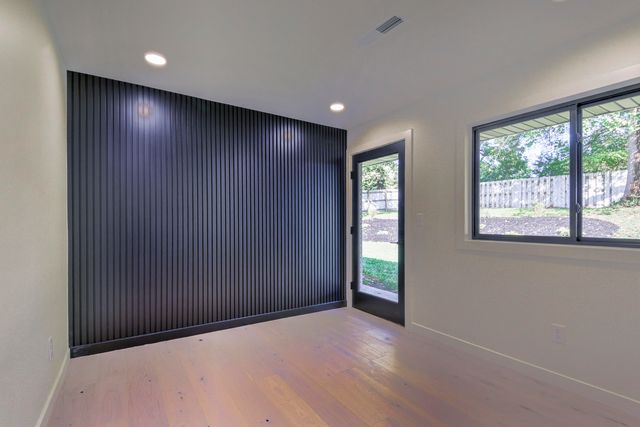 2274 S Edgewater Drive, Springfield, MO 65804