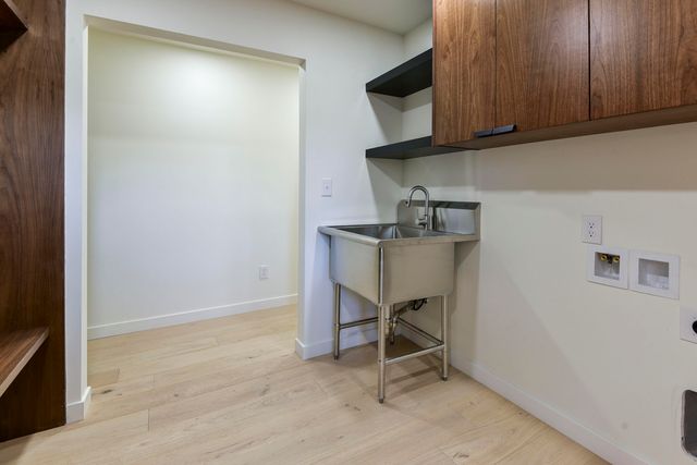 2274 S Edgewater Drive, Springfield, MO 65804