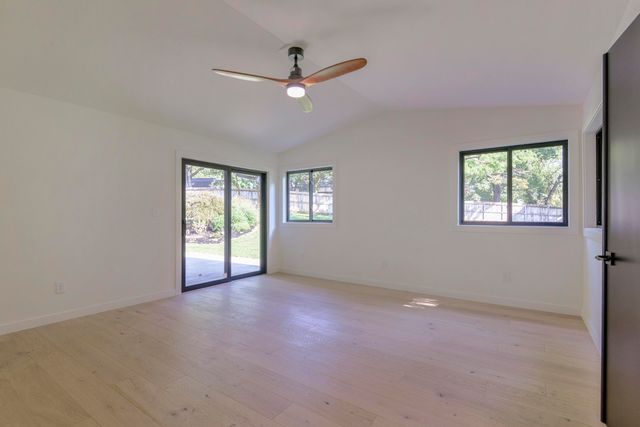 2274 S Edgewater Drive, Springfield, MO 65804