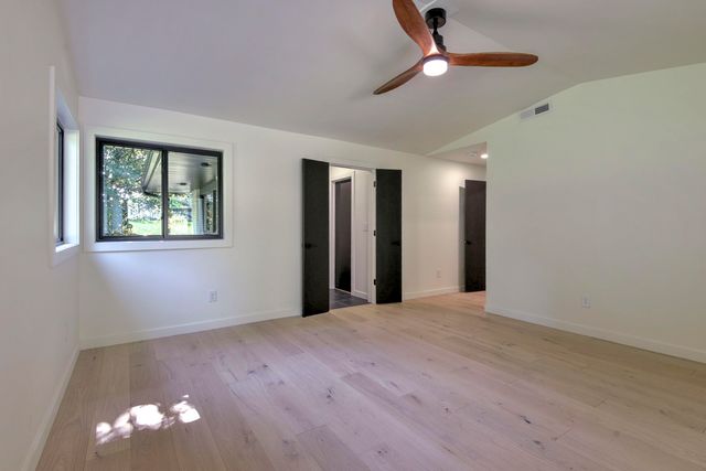 2274 S Edgewater Drive, Springfield, MO 65804