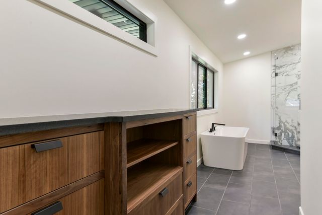 2274 S Edgewater Drive, Springfield, MO 65804