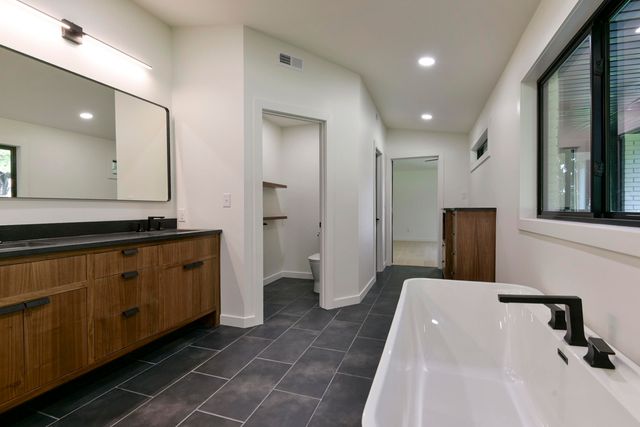 2274 S Edgewater Drive, Springfield, MO 65804