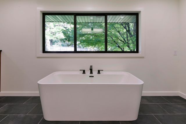 2274 S Edgewater Drive, Springfield, MO 65804