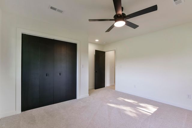 2274 S Edgewater Drive, Springfield, MO 65804