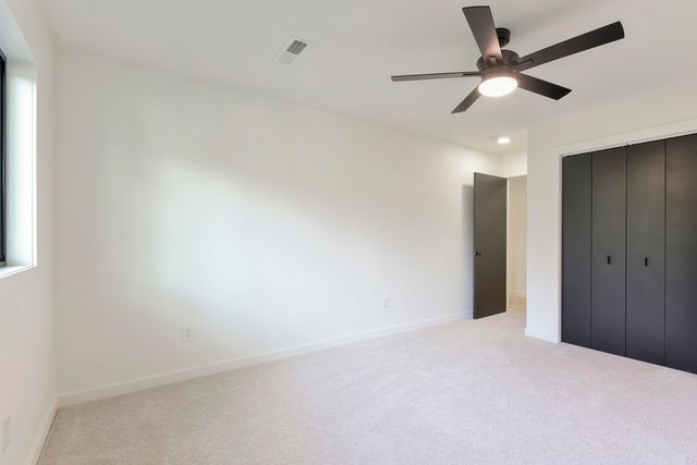 2274 S Edgewater Drive, Springfield, MO 65804