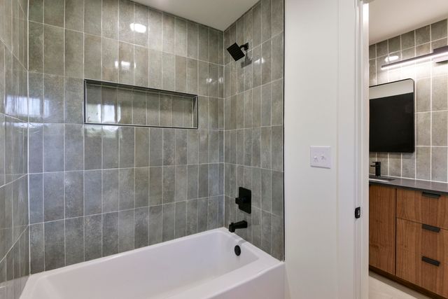 2274 S Edgewater Drive, Springfield, MO 65804