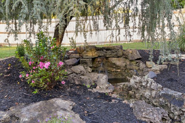 2274 S Edgewater Drive, Springfield, MO 65804