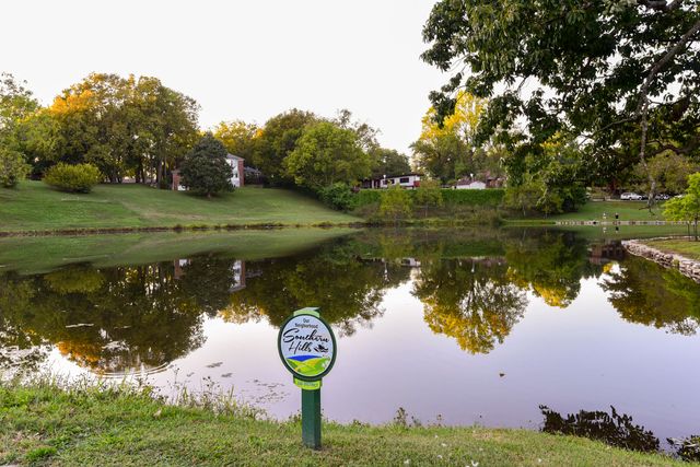 2274 S Edgewater Drive, Springfield, MO 65804