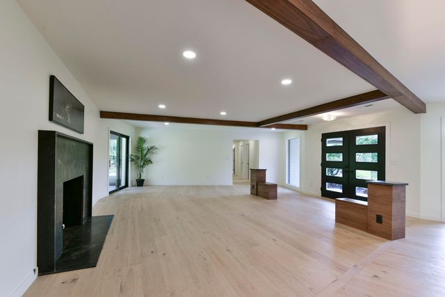 2274 S Edgewater Drive, Springfield, MO 65804