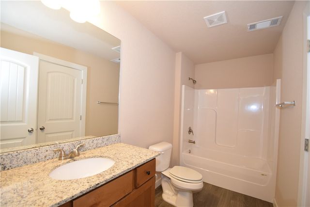 1570 & 1572 Sandpiper Street, Centerton, AR 72719