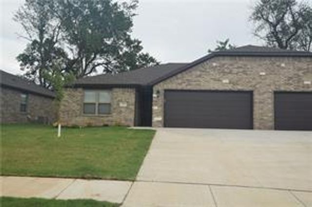 1570 & 1572 Sandpiper Street, Centerton, AR 72719