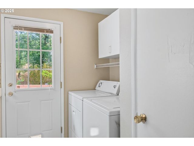 404 N 8TH St, St Helens, OR 97051
