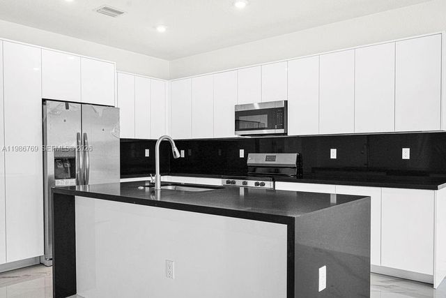 22431 SW 125 ave 19A, Miami, FL 33170