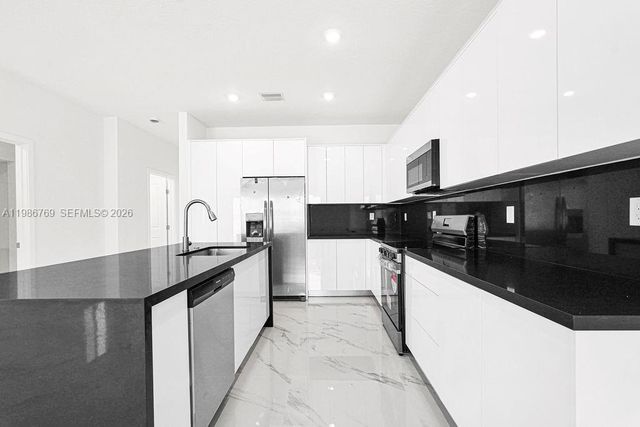 22431 SW 125 ave 19A, Miami, FL 33170