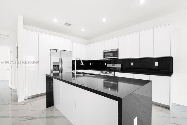 22431 SW 125 ave 19A, Miami, FL 33170